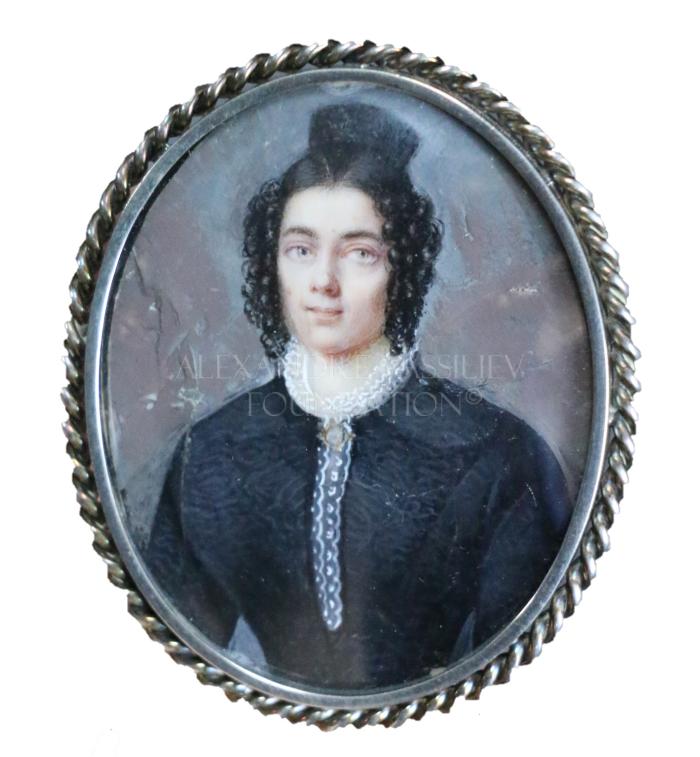 Brooch with woman's portrait