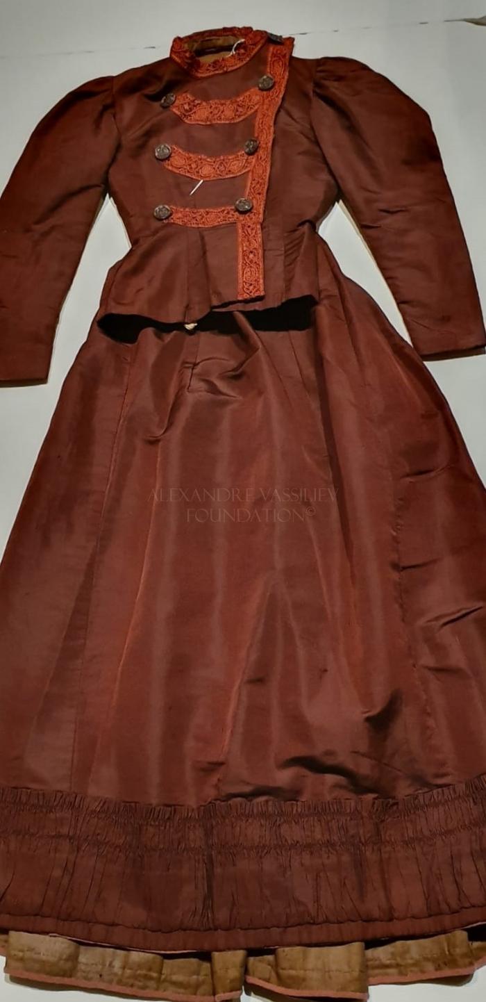 Walking dress