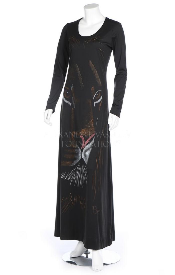Dress of Shirley MacLAINE