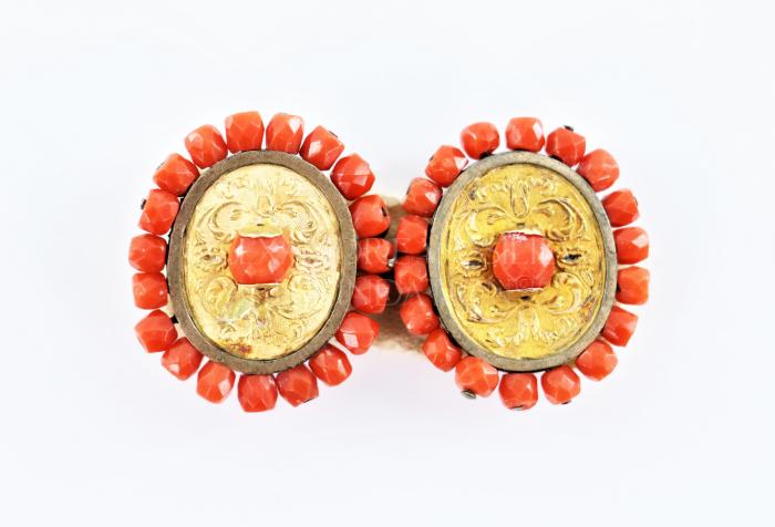 Coral belt buckle