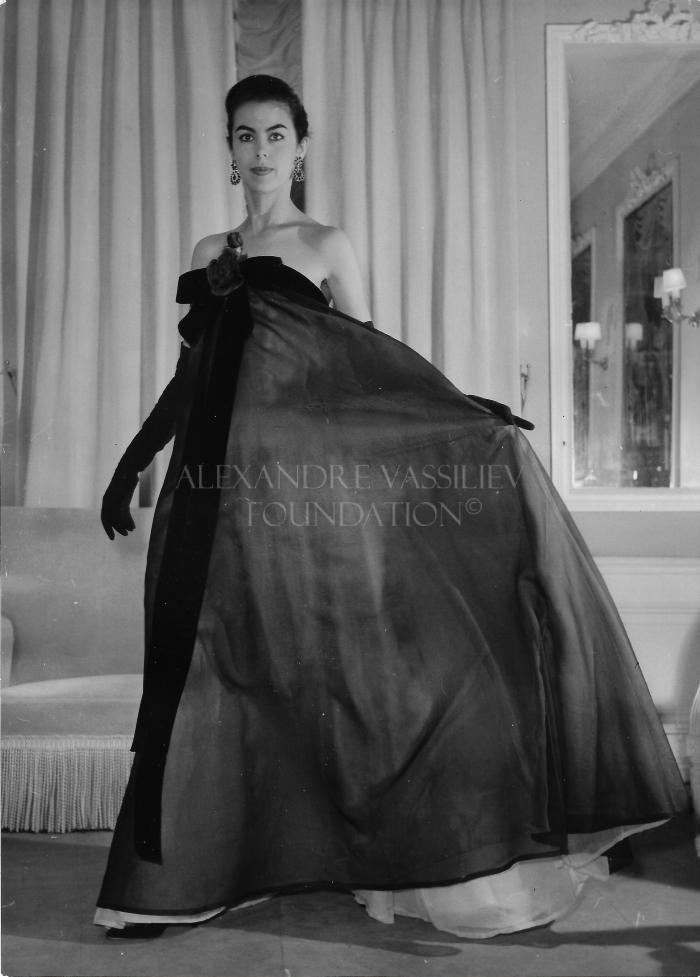 Fashion photograph of Odile KERN