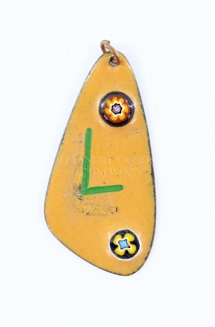 "L" pendant