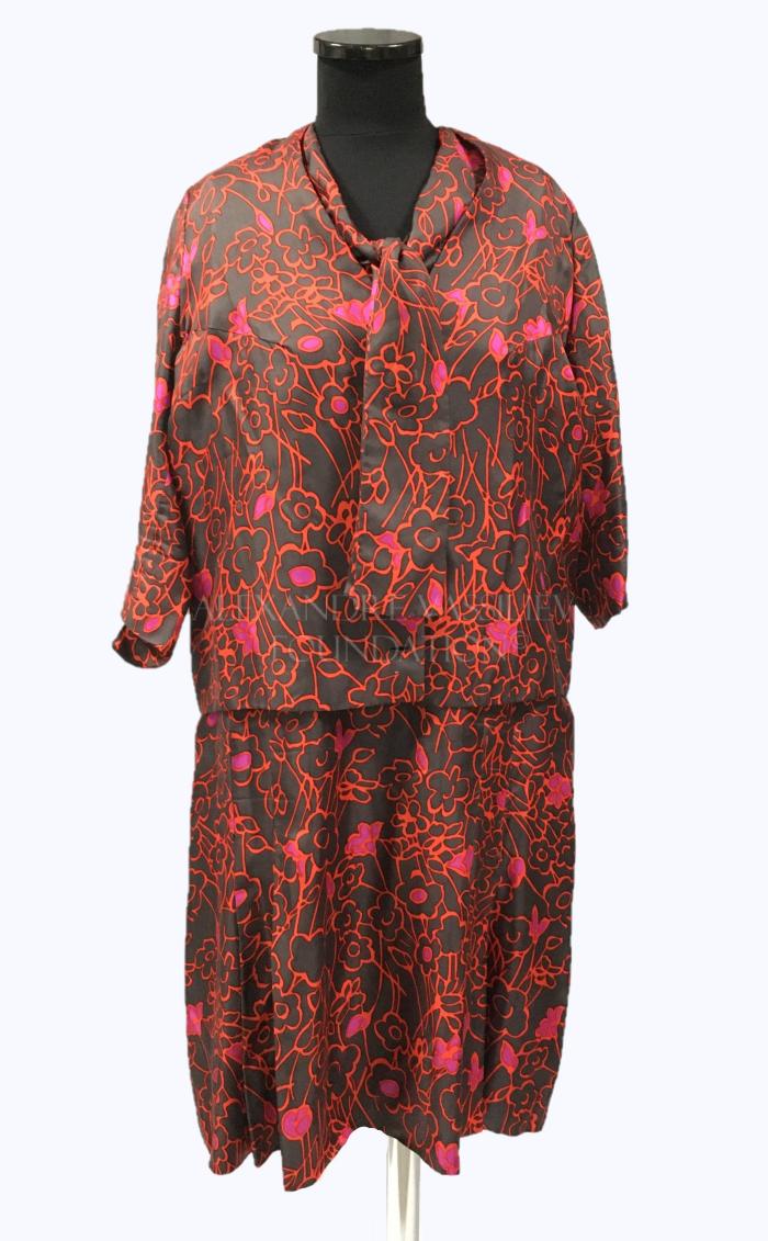 Dress suit