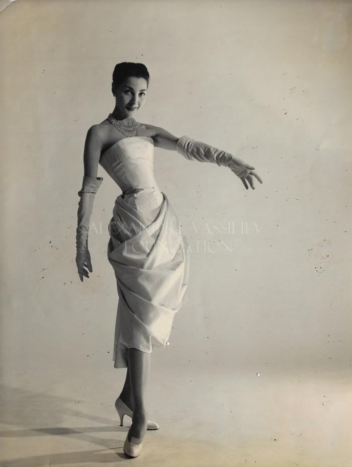 Fashion Photograph of Renée BRETON for Christian DIOR