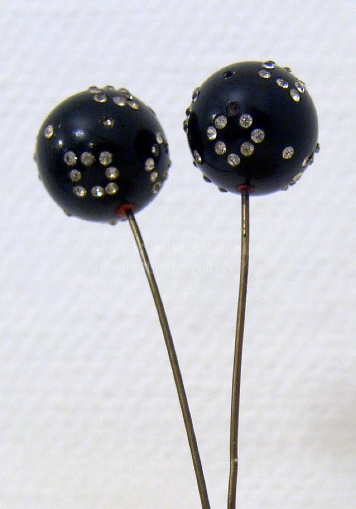 Pair of short hat pins