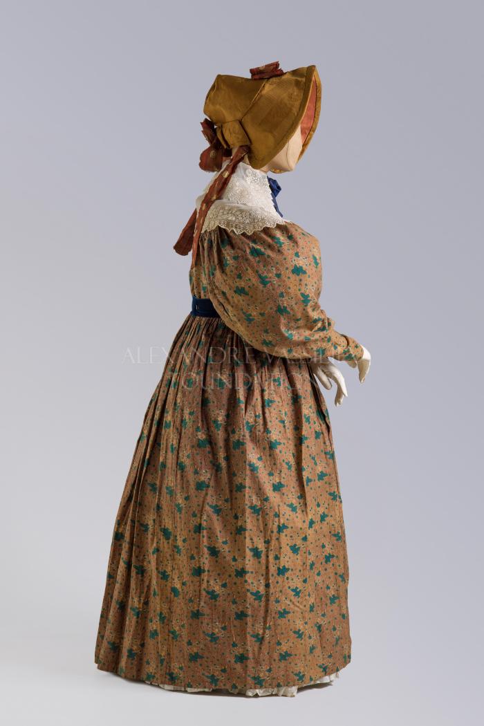 Dress half-face