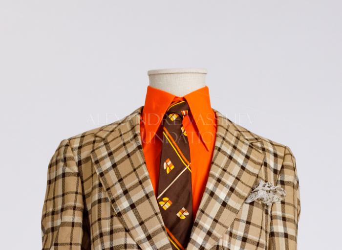 Peek-a-boo necktie