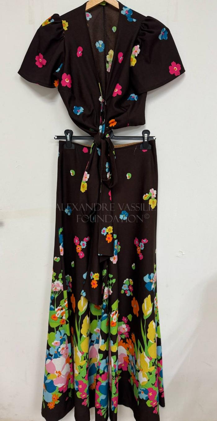Trousers suit