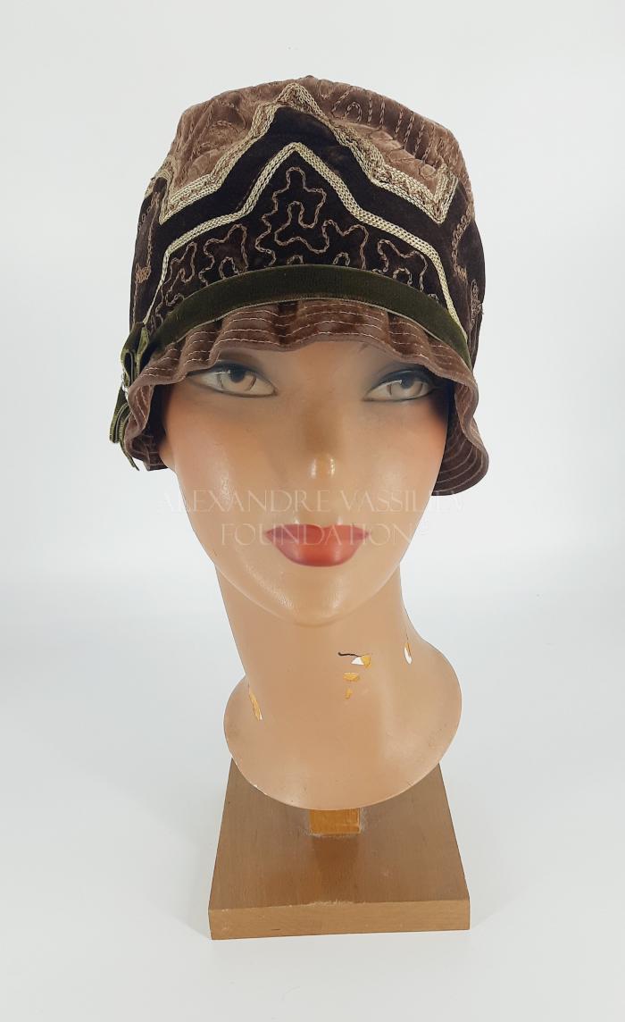 Cloche hat