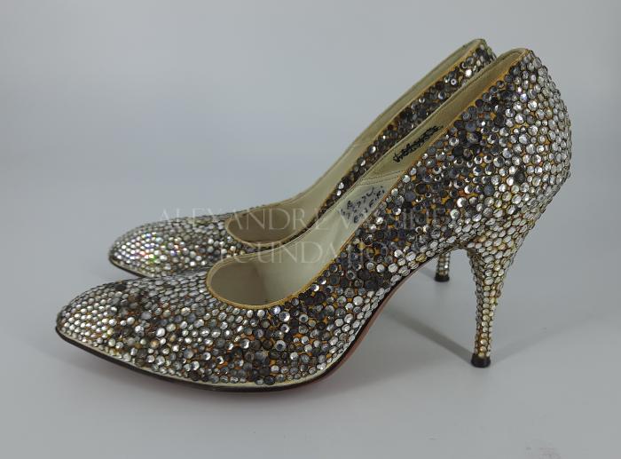 Pair of crystal pumps