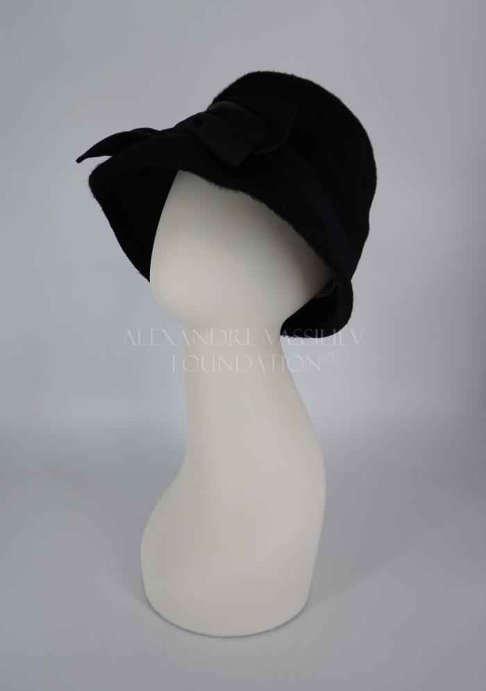 Cloche hat