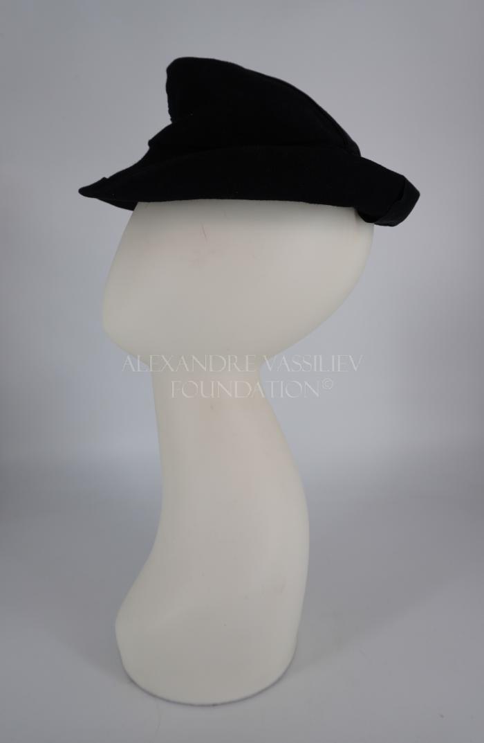 Shovel hat