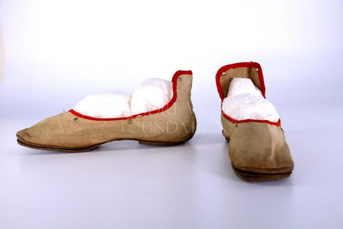 Beach slippers of Countess de PRIN 