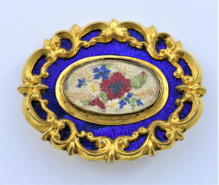 Brooch 